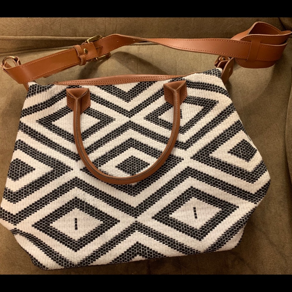 Box of Zoe, Tribe Alive purse